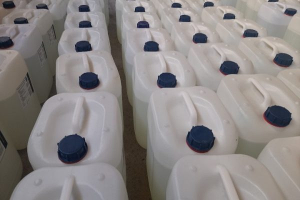 مایع تمیزکردن آشپزخانه و رستوران. شوینده صنعتی